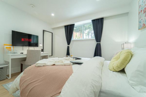 Room with Working space, equipped kitchen, Comfortable bed